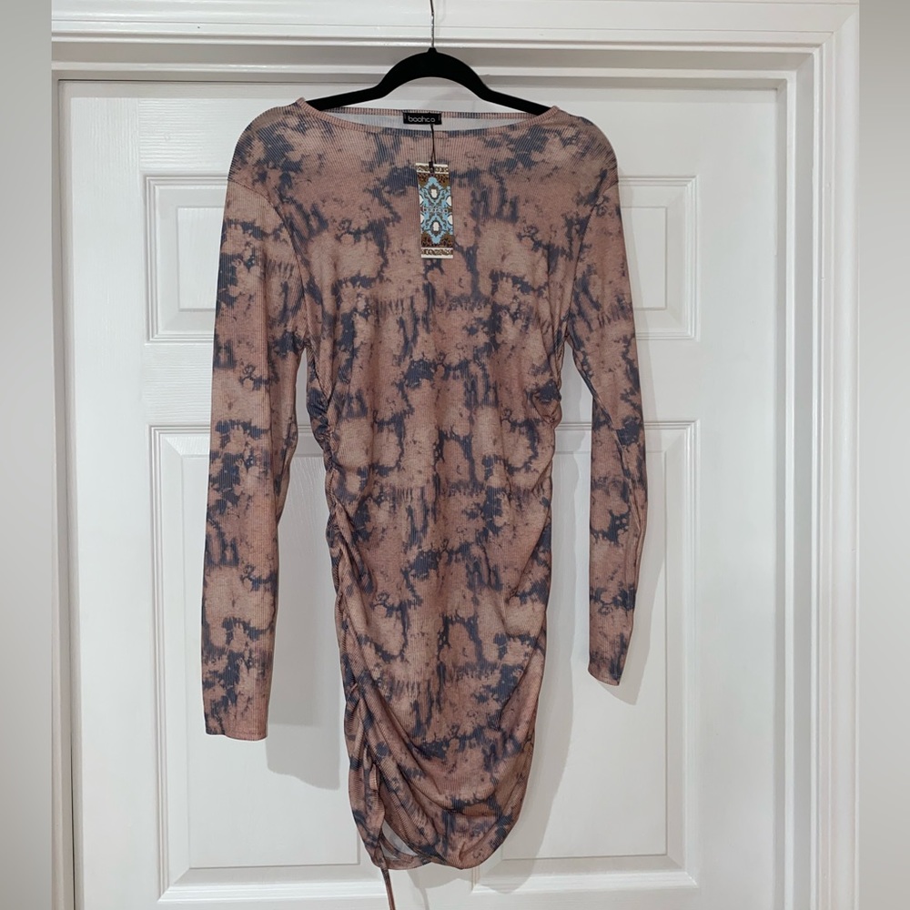 BooHoo NWT!! Tie dye longsleeve ruched side mini dress PINK 14